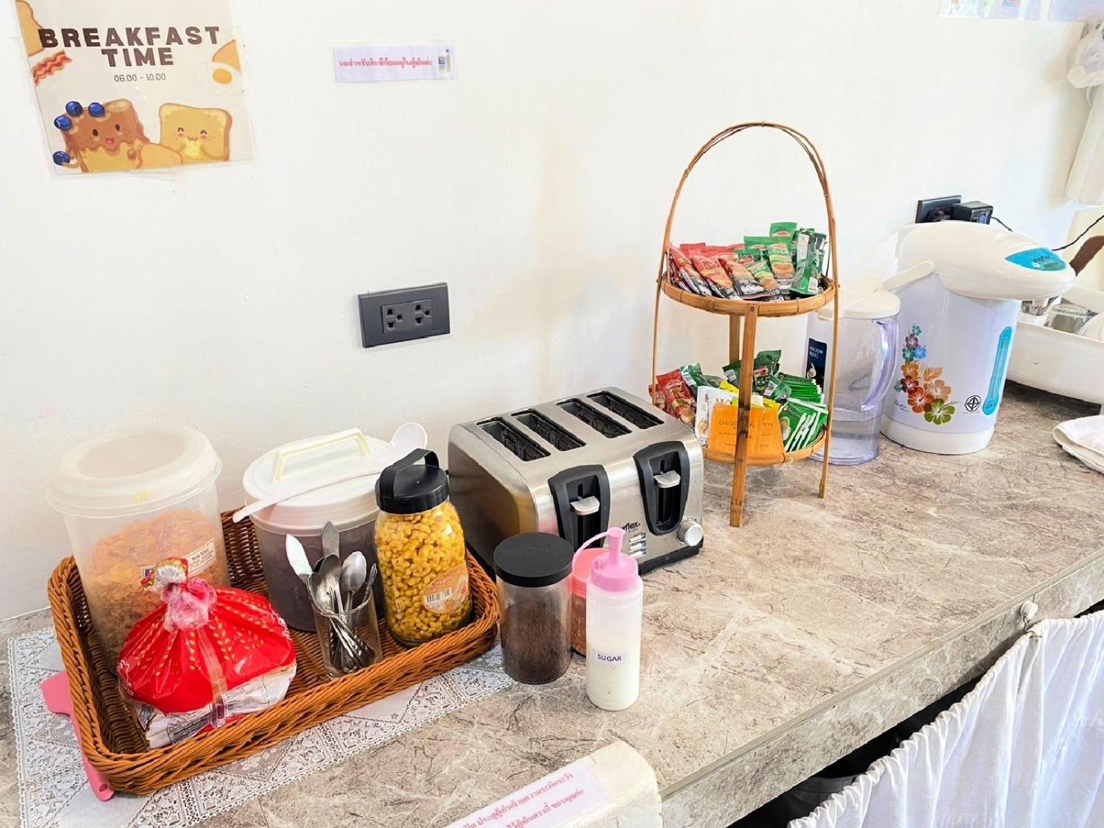 Baan Kun Mhor Hostel บ้านคุณหมอโฮสเทล 曼谷 外观 照片